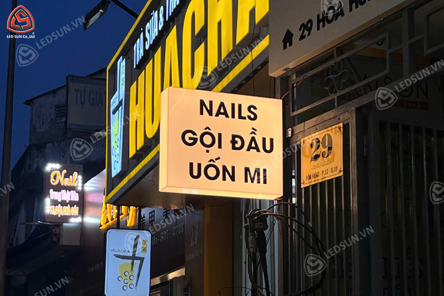 Hộp đèn mica không viền LED sáng 5 mặt dán decal