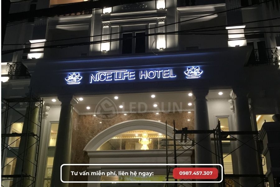 Bảng hiệu khách sạn