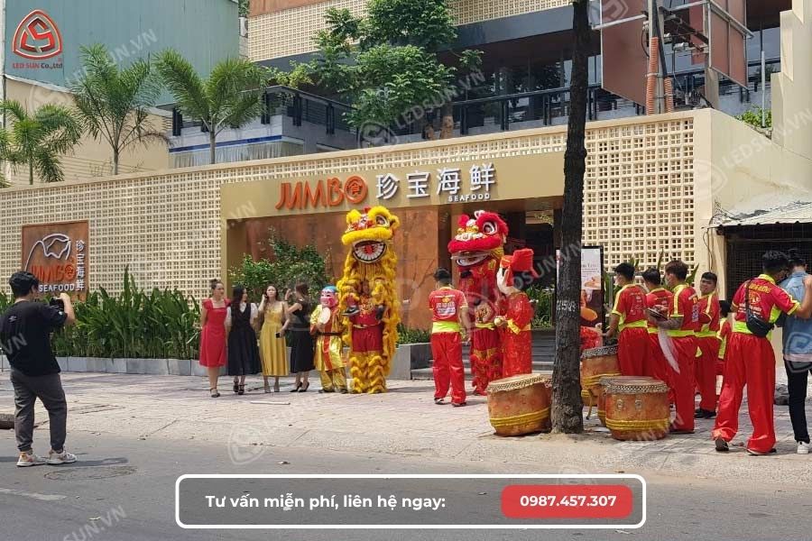 bảng hiệu nhà hàng