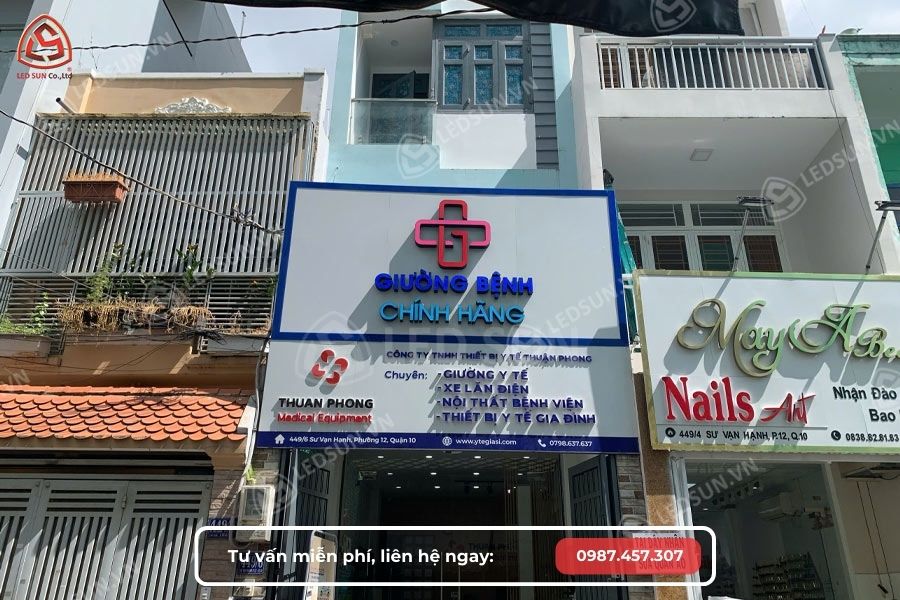 bảng hiệu alu chữ nổi phong cách tối giản