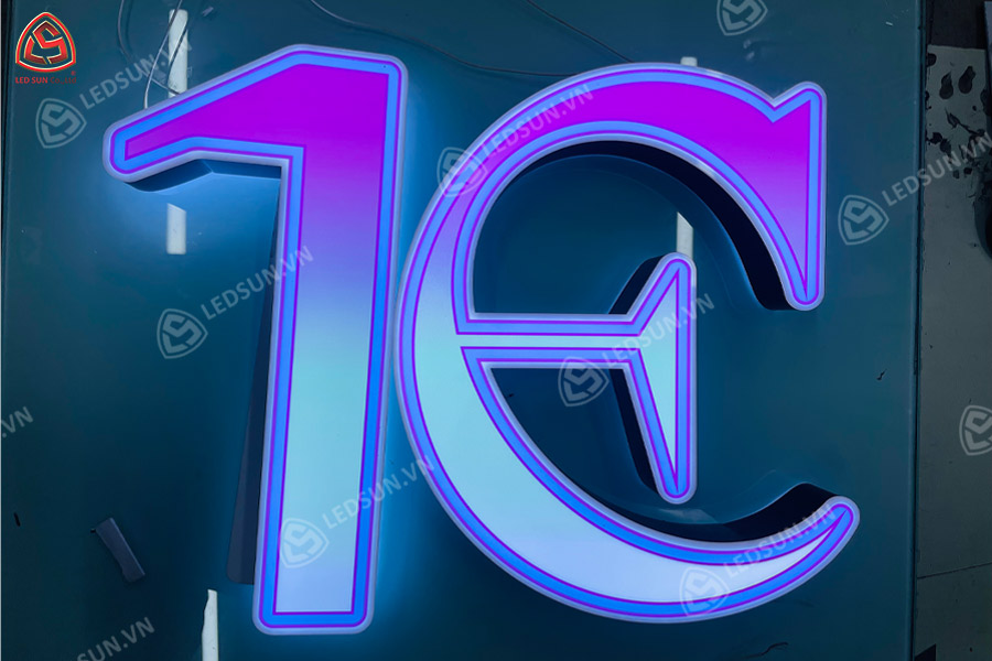 Chữ nổi mica in uv