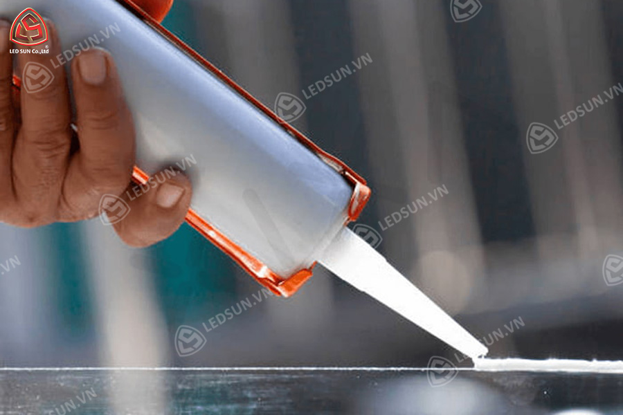 lưu ý khi dùng keo silicone