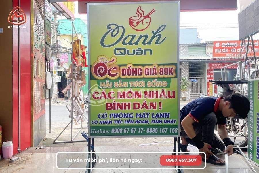 bảng quảng cáo hộp đèn đứng