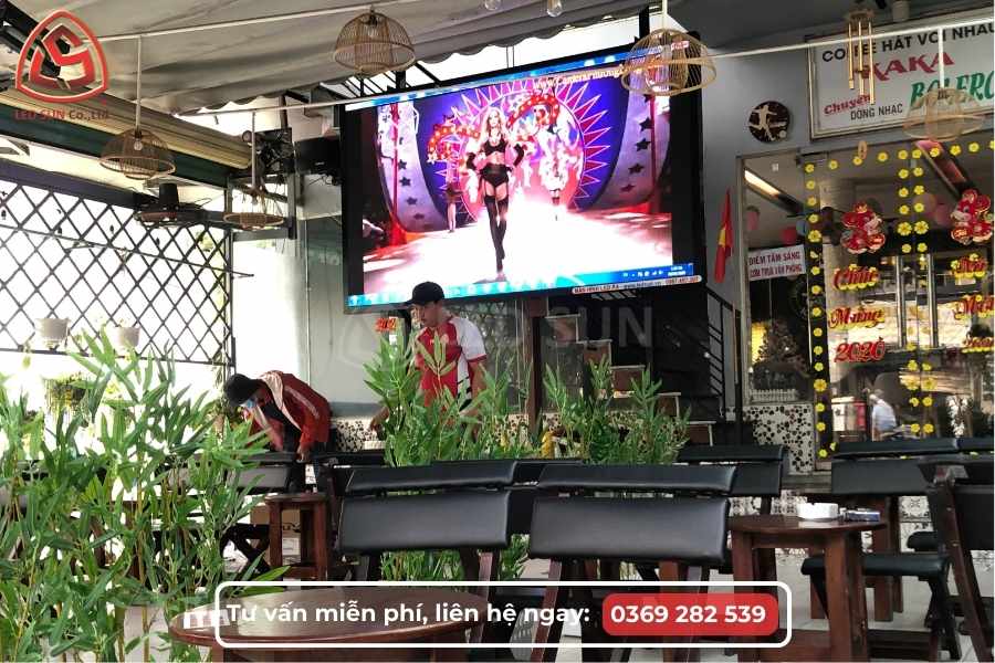 Quán cafe sử dụng màn hình LED của Sun Led
