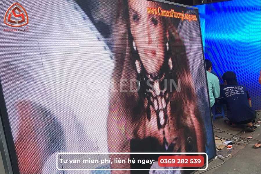 Quy trình thi công màn hình LED P3 ngoài trời tại xưởng Led Sun, kiểm tra hiển thị thực tế