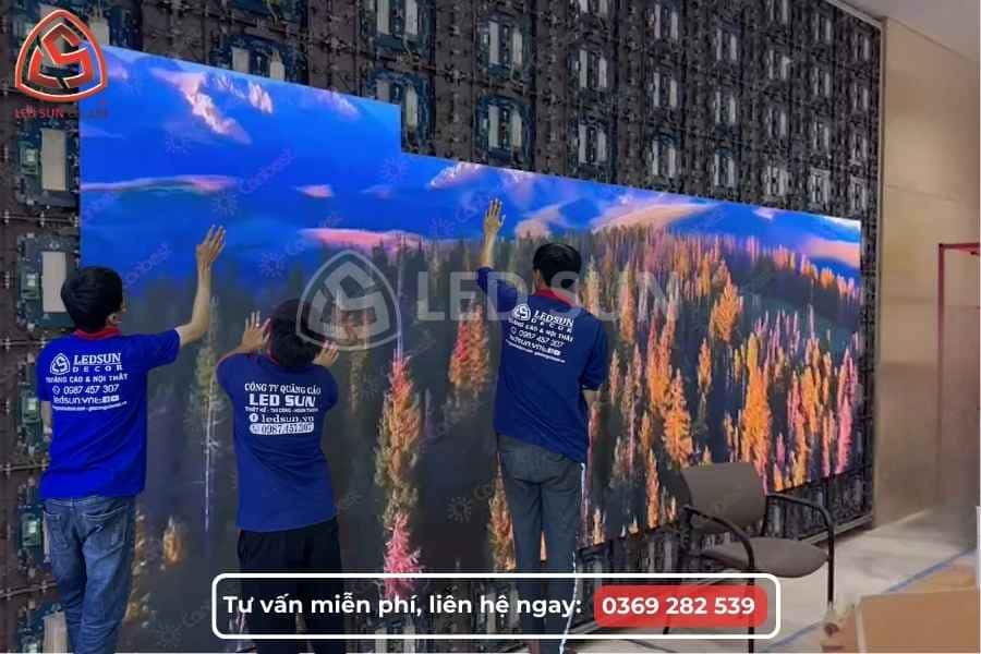 Quy trình thi công và hiệu chỉnh màn hình LED P1.86 trong nhà do Led Sun thực hiện.