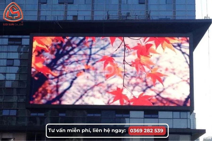 Màn hình LED P3 ngoài trời lắp trên tòa nhà, hiển thị quảng cáo ở khoảng cách trung bình
