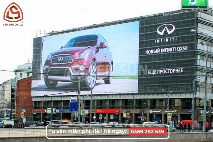 Màn hình LED P4 ngoài trời quảng cáo billboard cỡ lớn trên tuyến đường chính ban ngày